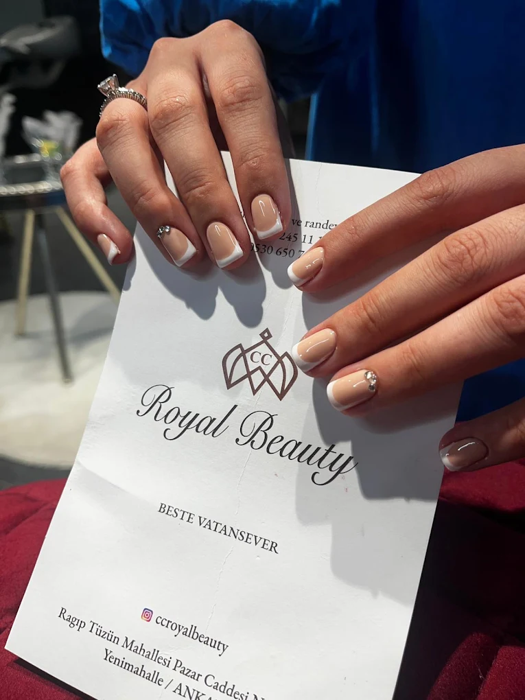 CC Royal Beauty protez tırnak uygulaması